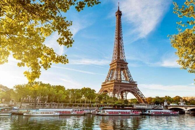 Cia - Eiffel Tower Apartment *